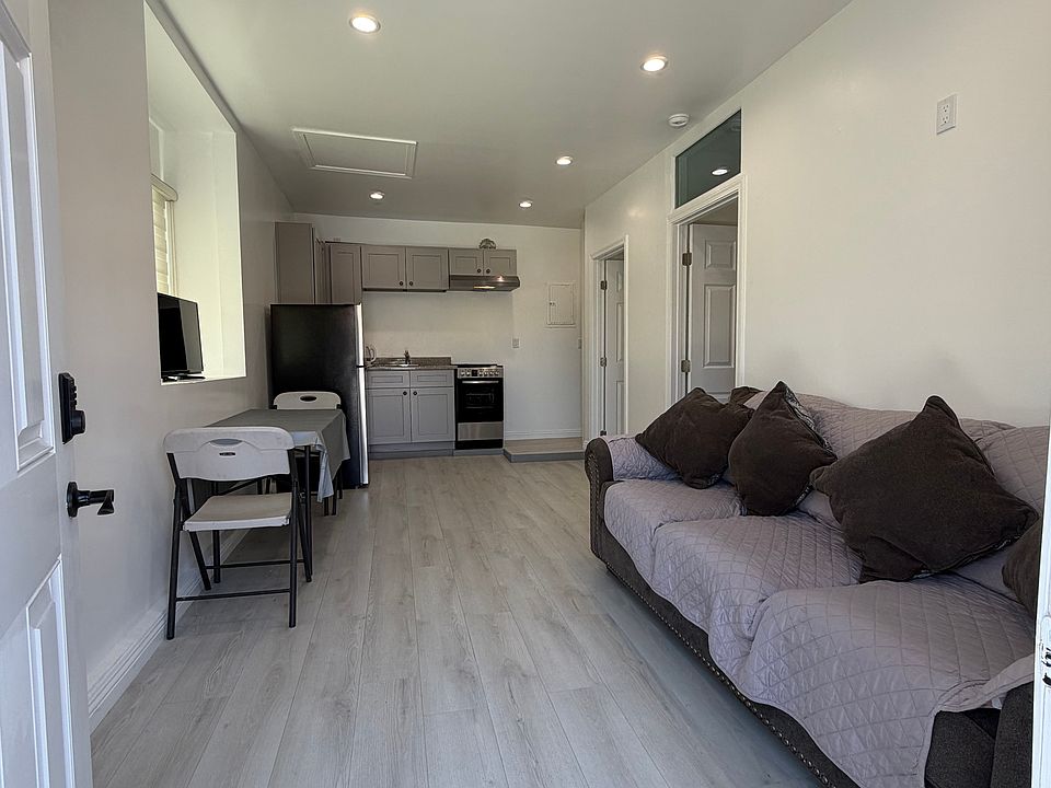 1st image of 17557 W Saticoy St #17557