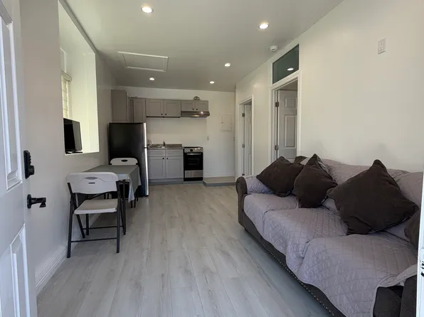 17557 W Saticoy St #17557, Northridge, CA 91325