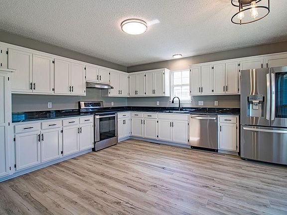 5th image of 1206 Foxridge Dr