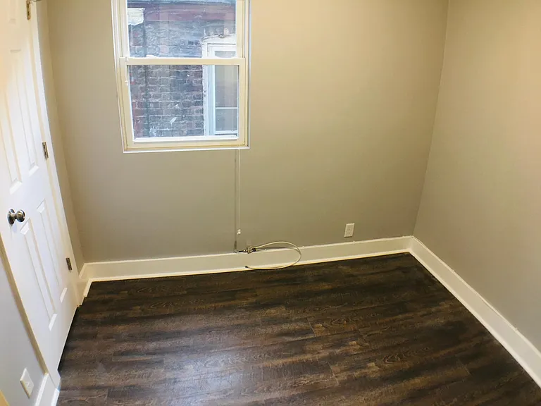 918 W 32nd Pl #2R — Photo 9