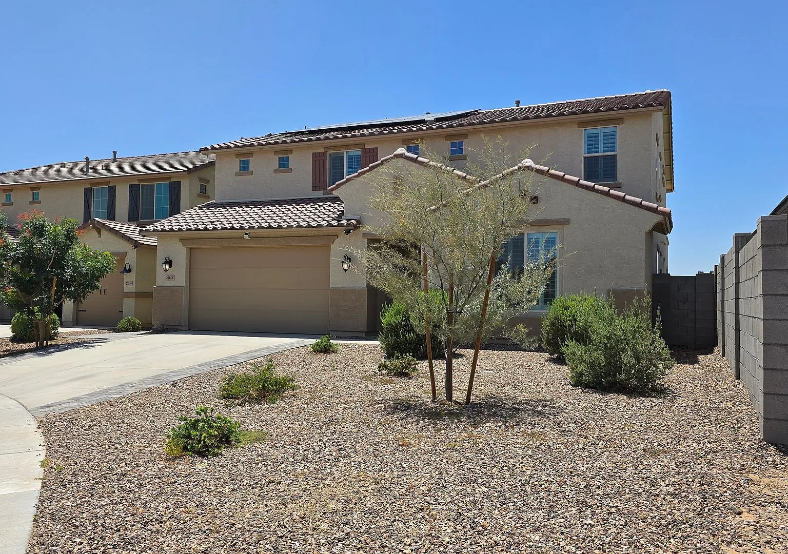 Newer built home with loads of space and SOLAR! — Photo 3