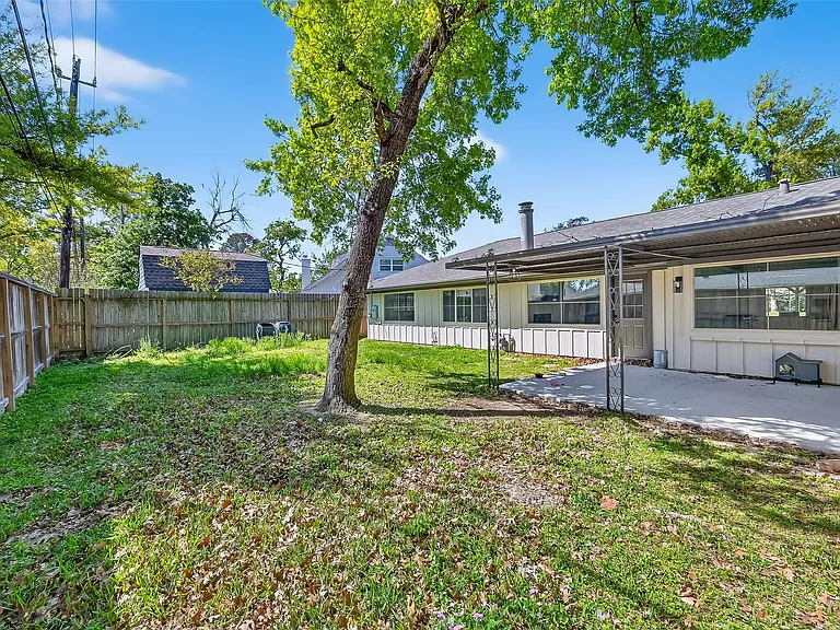 1906 Shadow Bend Dr — Photo 40
