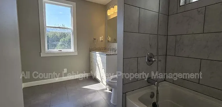 316 E Union Blvd — Photo 5