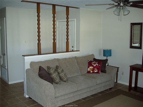 3rd image of 700 Wellesley Ct APT A