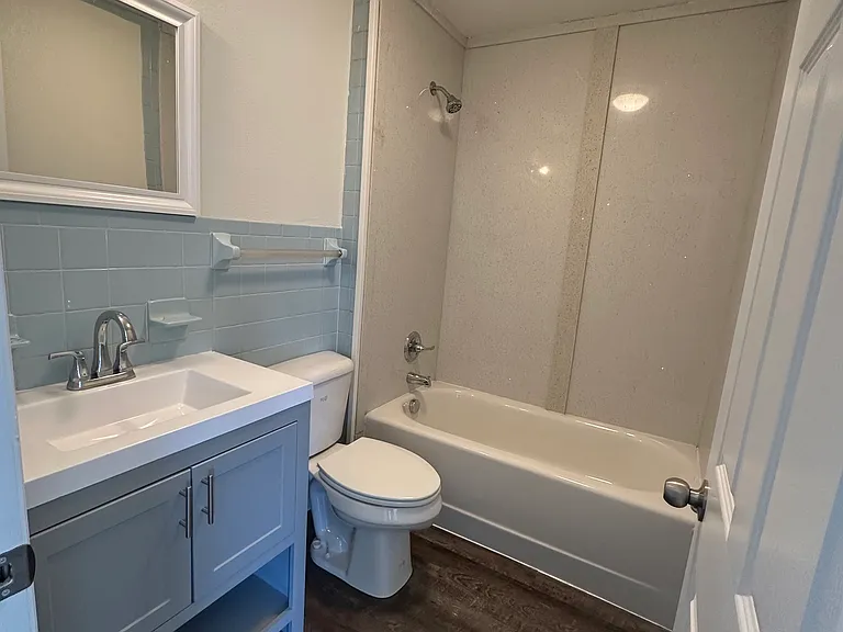 Upstairs bathroom 2