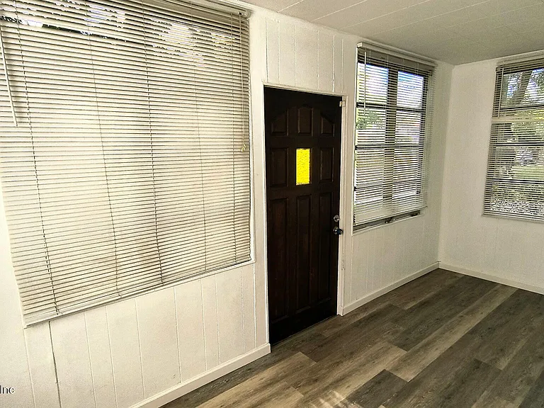 3602 Ernest St — Photo 3