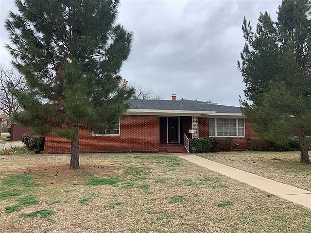 1st image of 673 College Dr