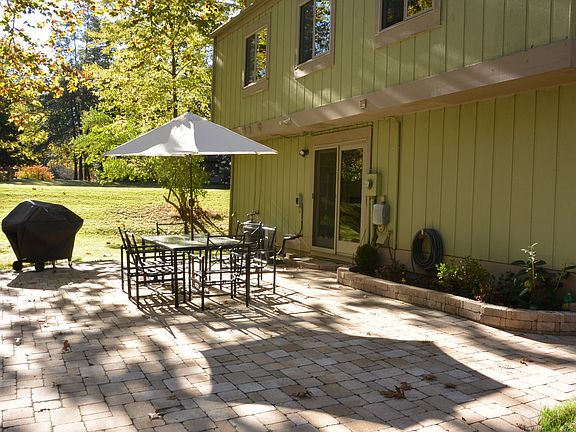 3rd image of 3203 Cobb Hill Ln