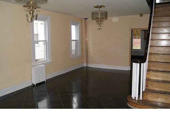 3rd image of 5524 N American St