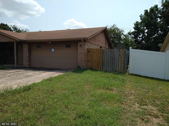 3rd image of 1618 Big Bend Dr