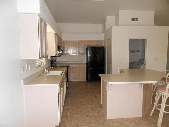 5th image of 2561 E Taro Ln
