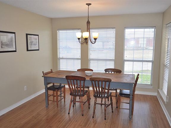 5th image of 1700 Red Oak Cir