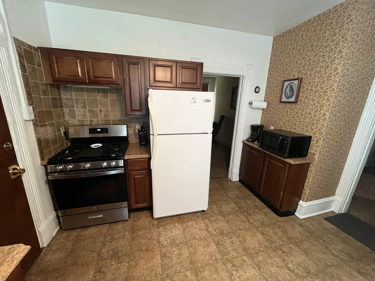 1 bed, 700 sqft, $1,100 — Photo 3
