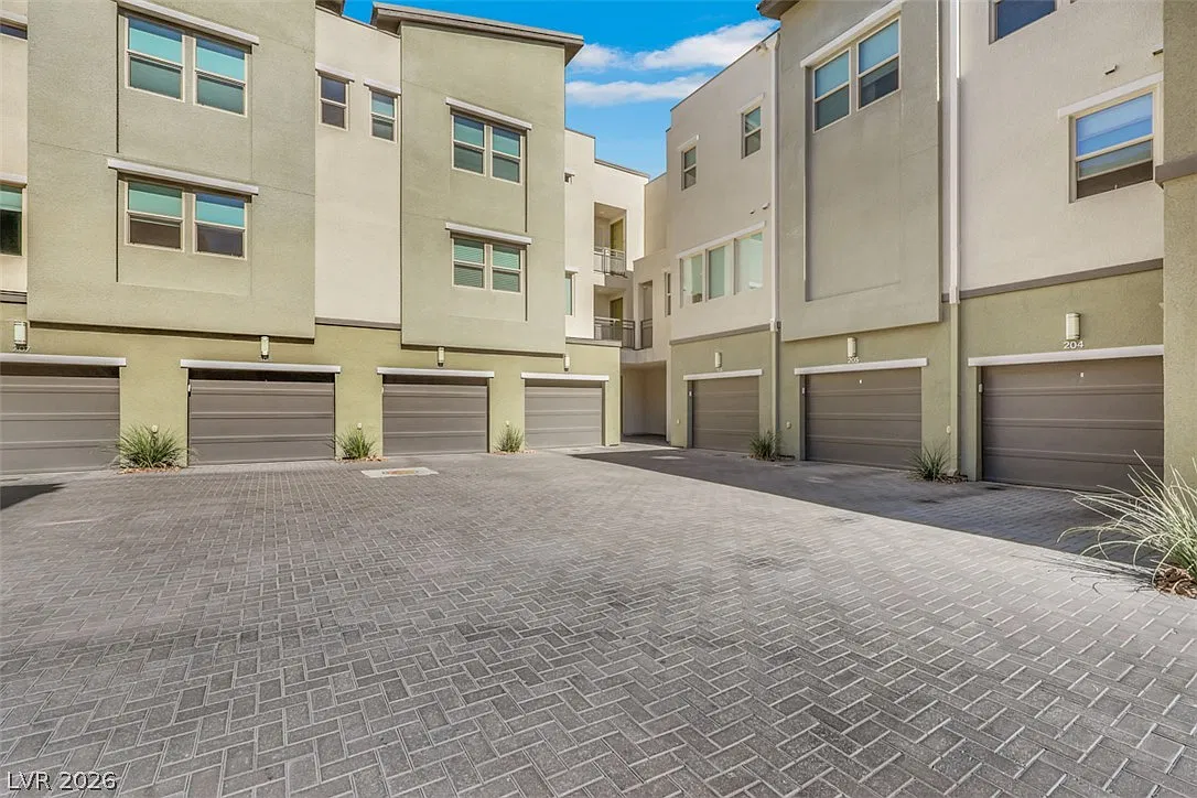 2 bed, 2.5 bath, 1342 sqft, $2,450 — Photo 2