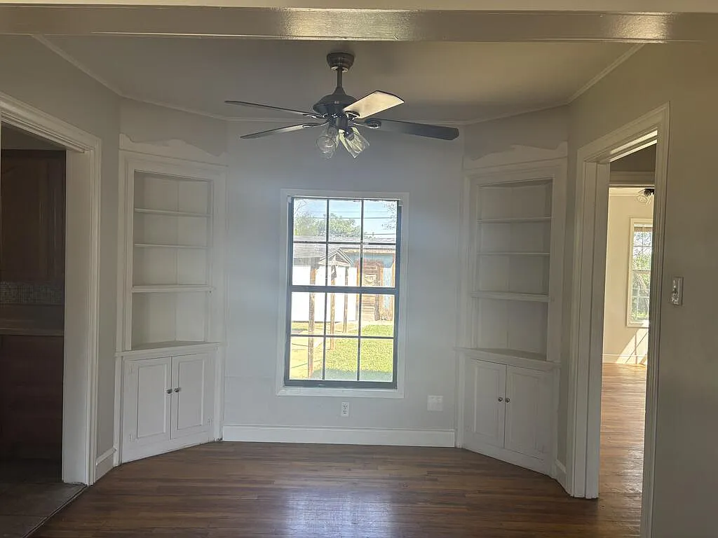 2 bed, 1.0 bath, 1073 sqft, $1,600 — Photo 3