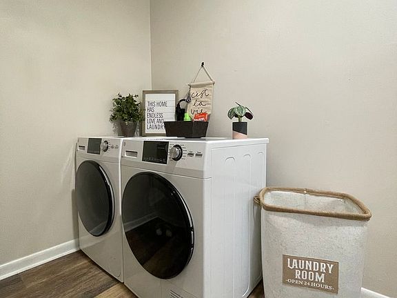 4th image of 129 E Amelia St APT 101