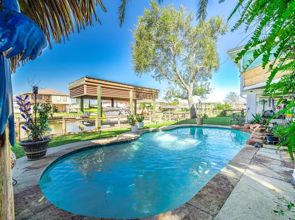 325 Ling St, Bayou Vista, TX 77563