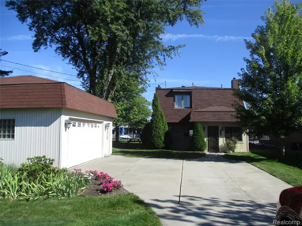 30471 Manse St, Harrison Township, MI 48045