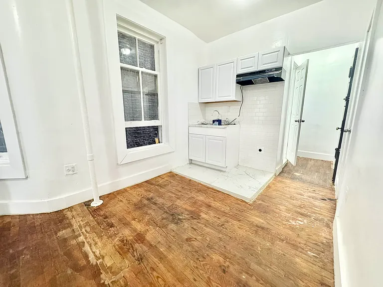 305 E 109th St #10 — Photo 4