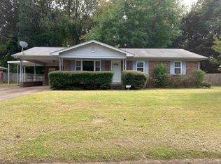 925 Sam Houston Dr, Dyersburg, TN 38024
