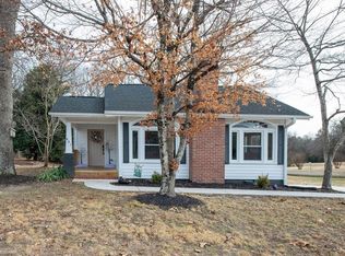 821 Fisher Ferry St, Thomasville, NC 27360