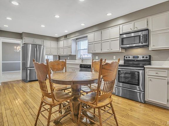 5th image of 417 Holly Hill Dr