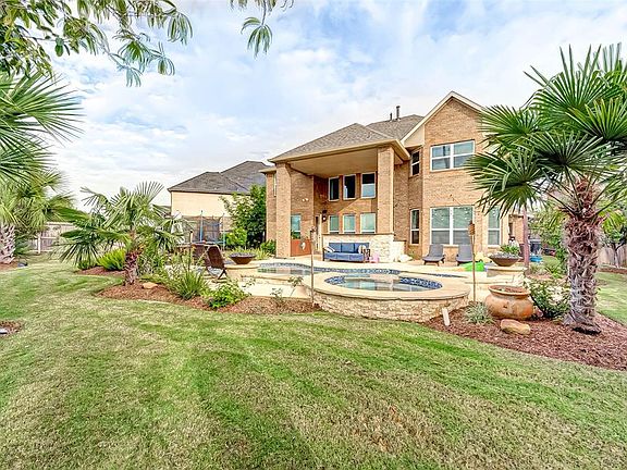3rd image of 902 Butterfly Garden Trl