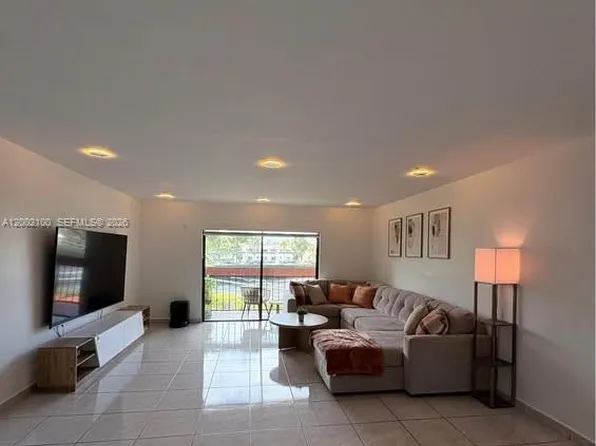 8650 SW 149th Ave APT 310, Miami, FL 33193