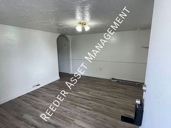 3rd image of 3740 S Jefferson Ave Unit B