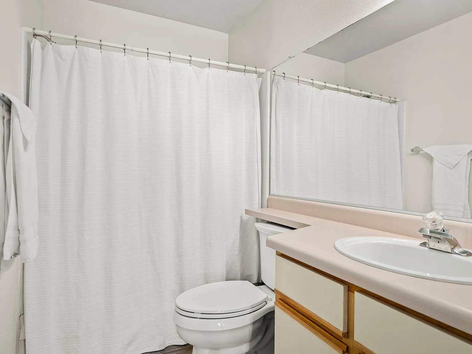 3 bed, 1375 sqft, $3,999 — Photo 3