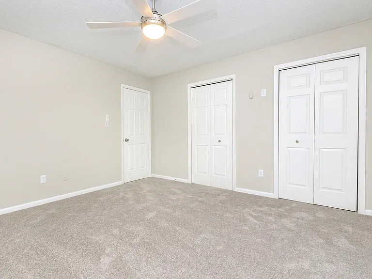 Belmont Heights Apartments & Townhomes — Photo 46