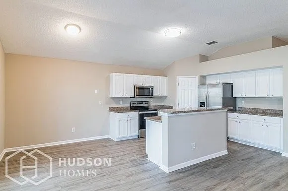 4 bed, 2.0 bath, 1839 sqft, $2,575 — Photo 3