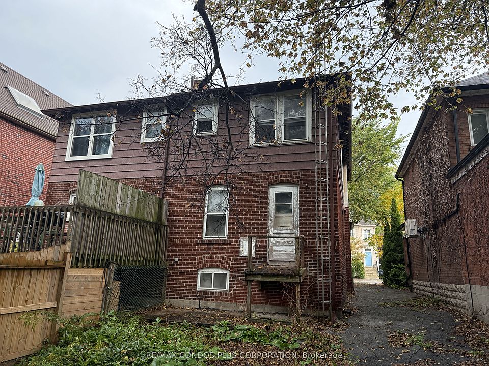 2nd image of 313 Manor Rd E