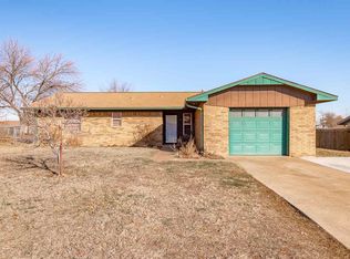 209 E Maple Ave, Perry, OK 73077