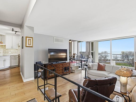 2nd image of 3200 N Lake Shore Dr APT 604
