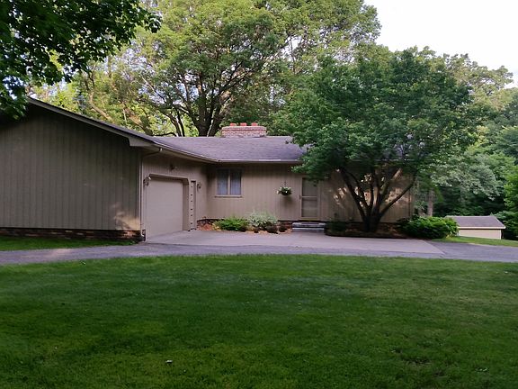 2nd image of 9718 Sylvan Dr