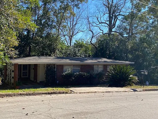 1215 Buckingham Dr — Photo 1