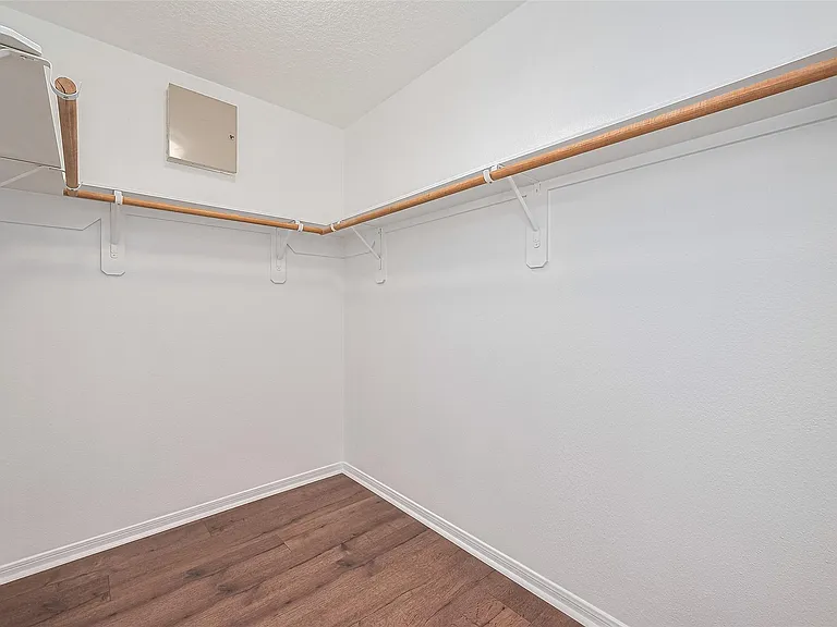 12230 Hawthorne Hill Cir — Photo 36
