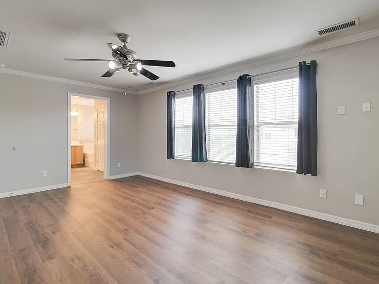 2143 W Marconi Ave — Photo 35