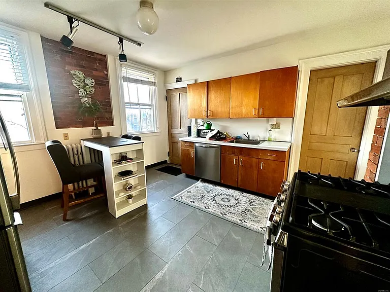 95 Olive St #2 — Photo 4
