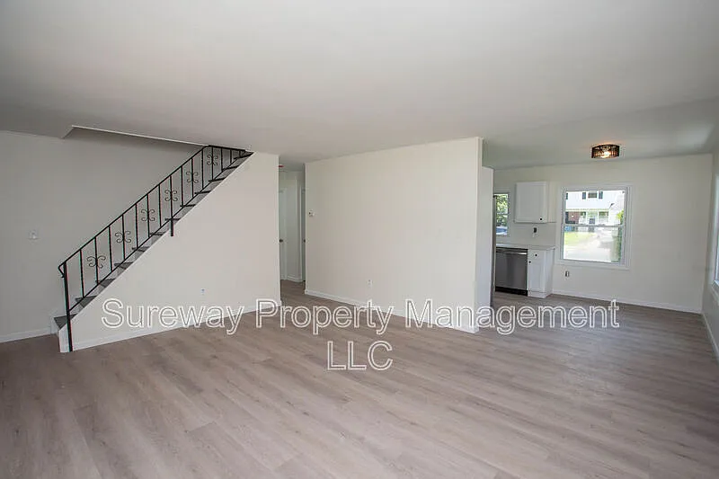 4 bed, 1.5 bath, 1624 sqft, $2,900 — Photo 4