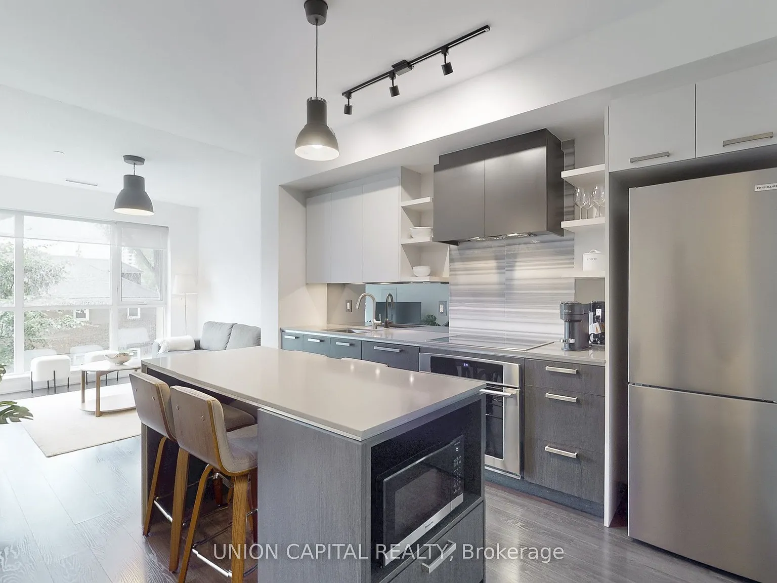 High Park Residences — Photo 1
