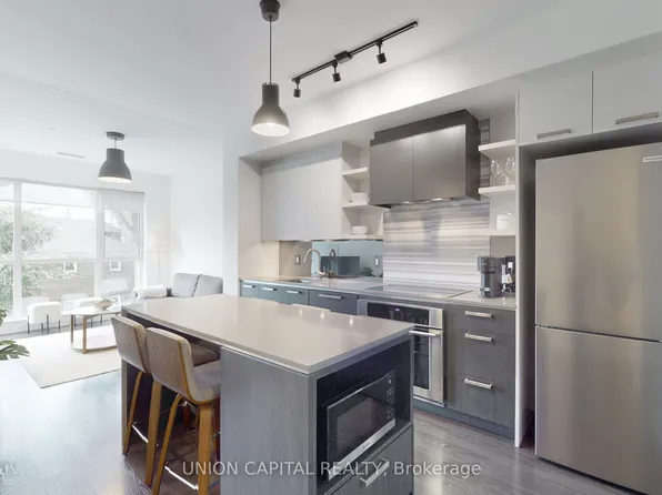 1830 Bloor St W #323, Toronto, ON M6P 0A2