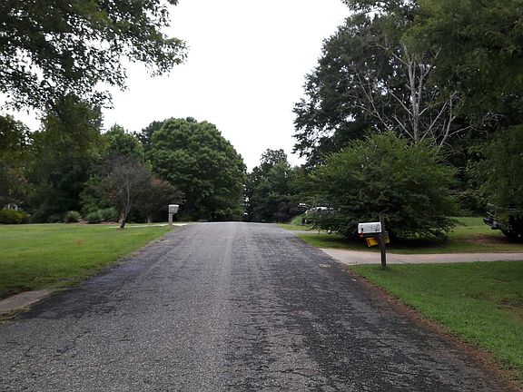 5th image of 115 Wandering Ln