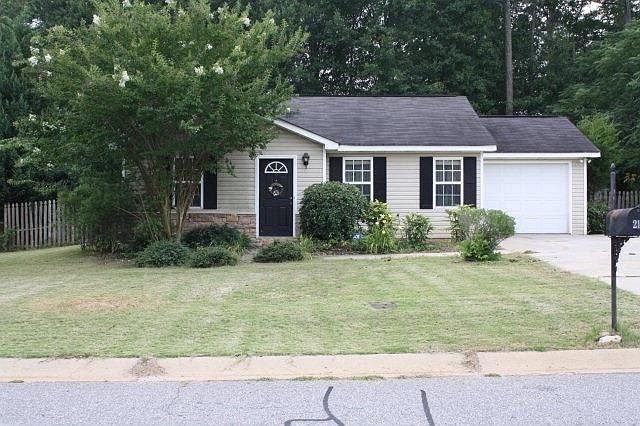 Quaint single family home in good neighborhood