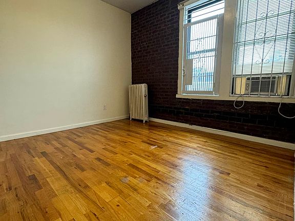 5th image of 563 W 184th St APT 5F