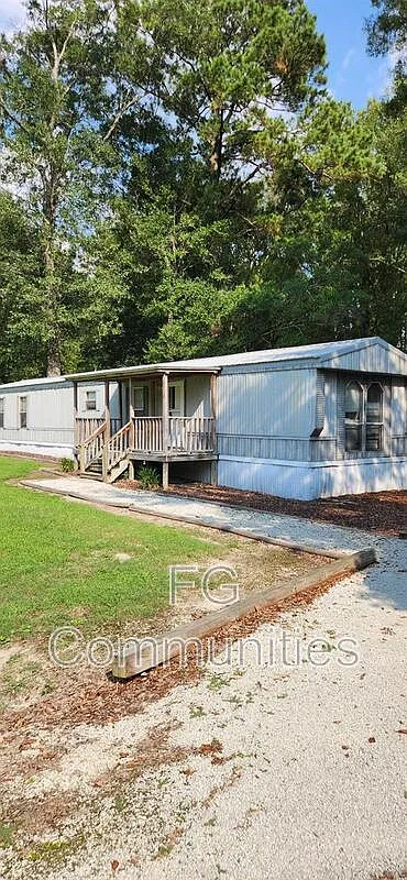 3 bed, 2.0 bath, $995 — Photo 1