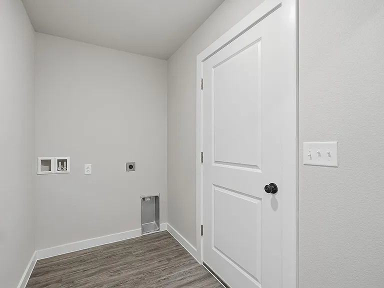 3035 Glennster St — Photo 15