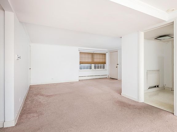 3rd image of 1404 Hinman Ave