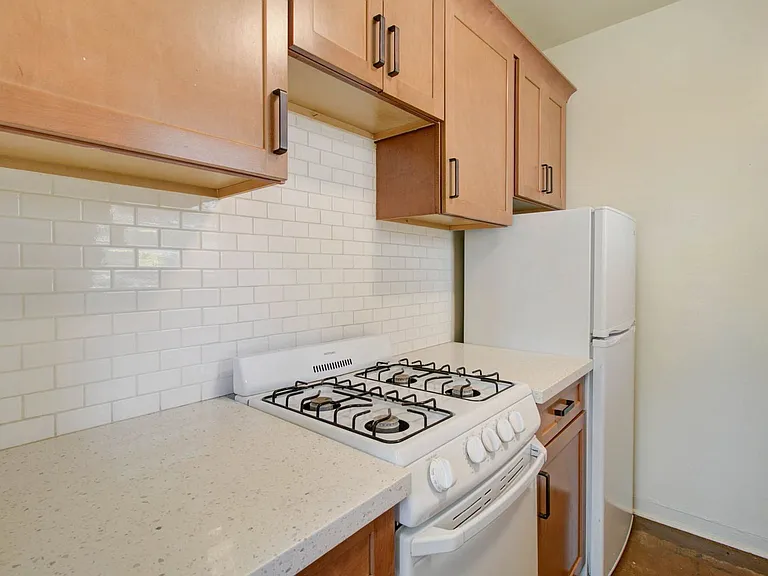 1010 E Coronado Rd — Photo 11